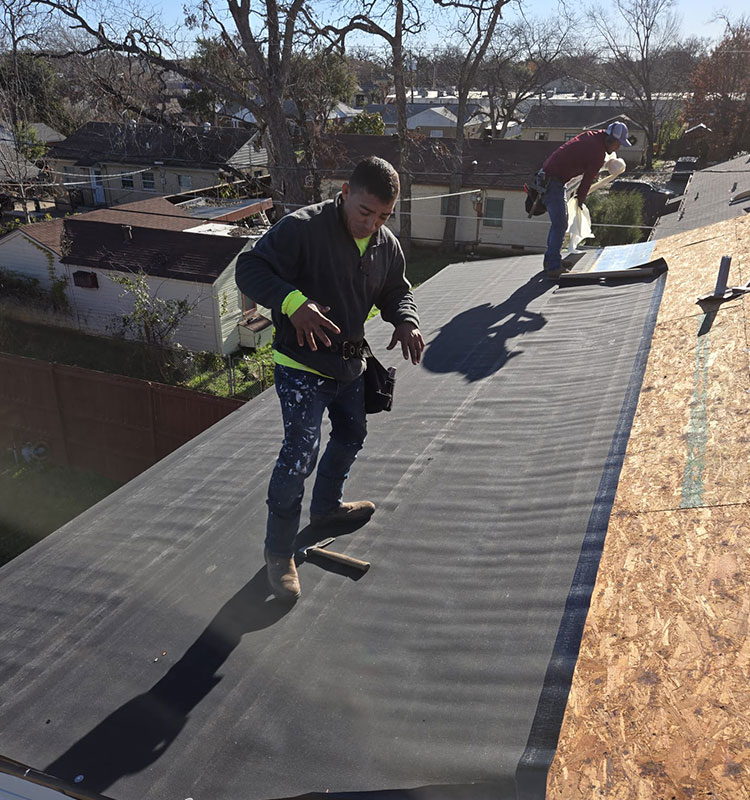 custom-roof-installation-with-quality-material-frowlett
